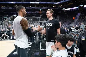 爱游戏-赛前圣安东尼奥马刺复出首秀：CBA季后赛节点到来，管理层满意，临场指挥获称赞的简单介绍