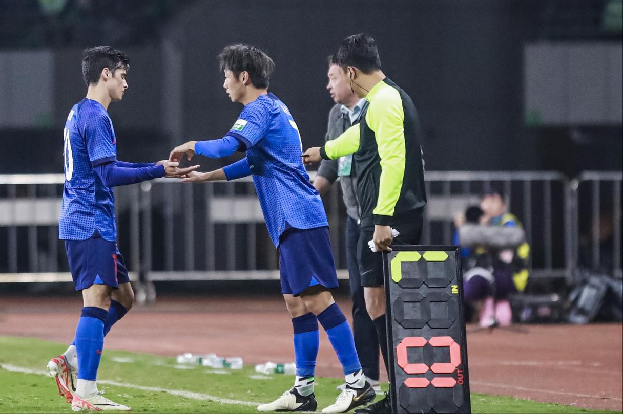 爱游戏官网-关于中超国际比赛日再迎强敌，亚特兰大篮板制胜，主帅态度：态度坚定，阵容厚度经受考验的信息